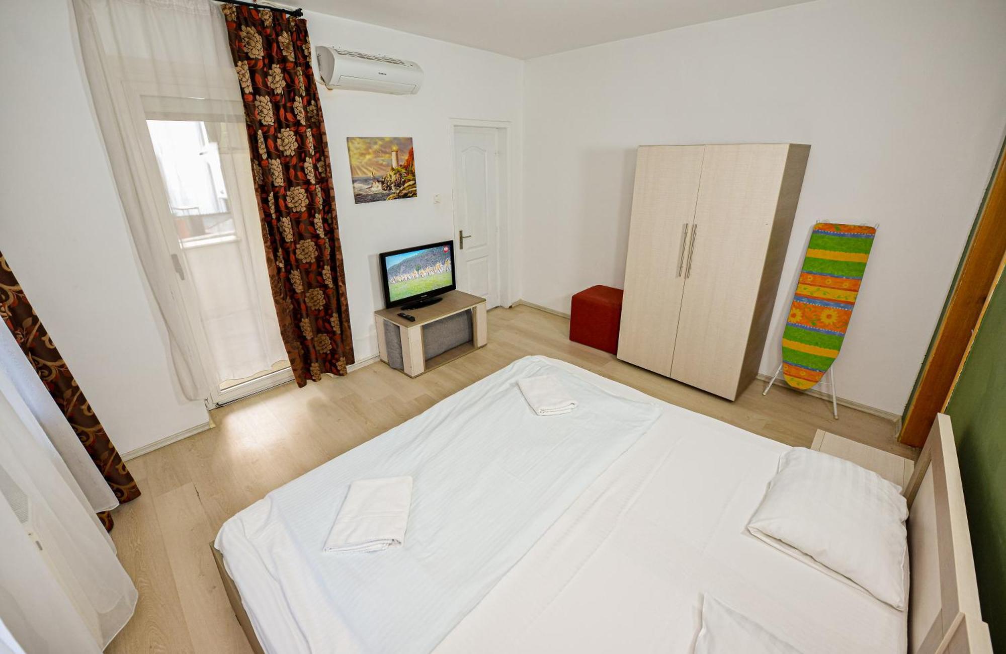 The Lincoln Suites - Central Shabbat Friendly Apartments Bucharest Exterior photo